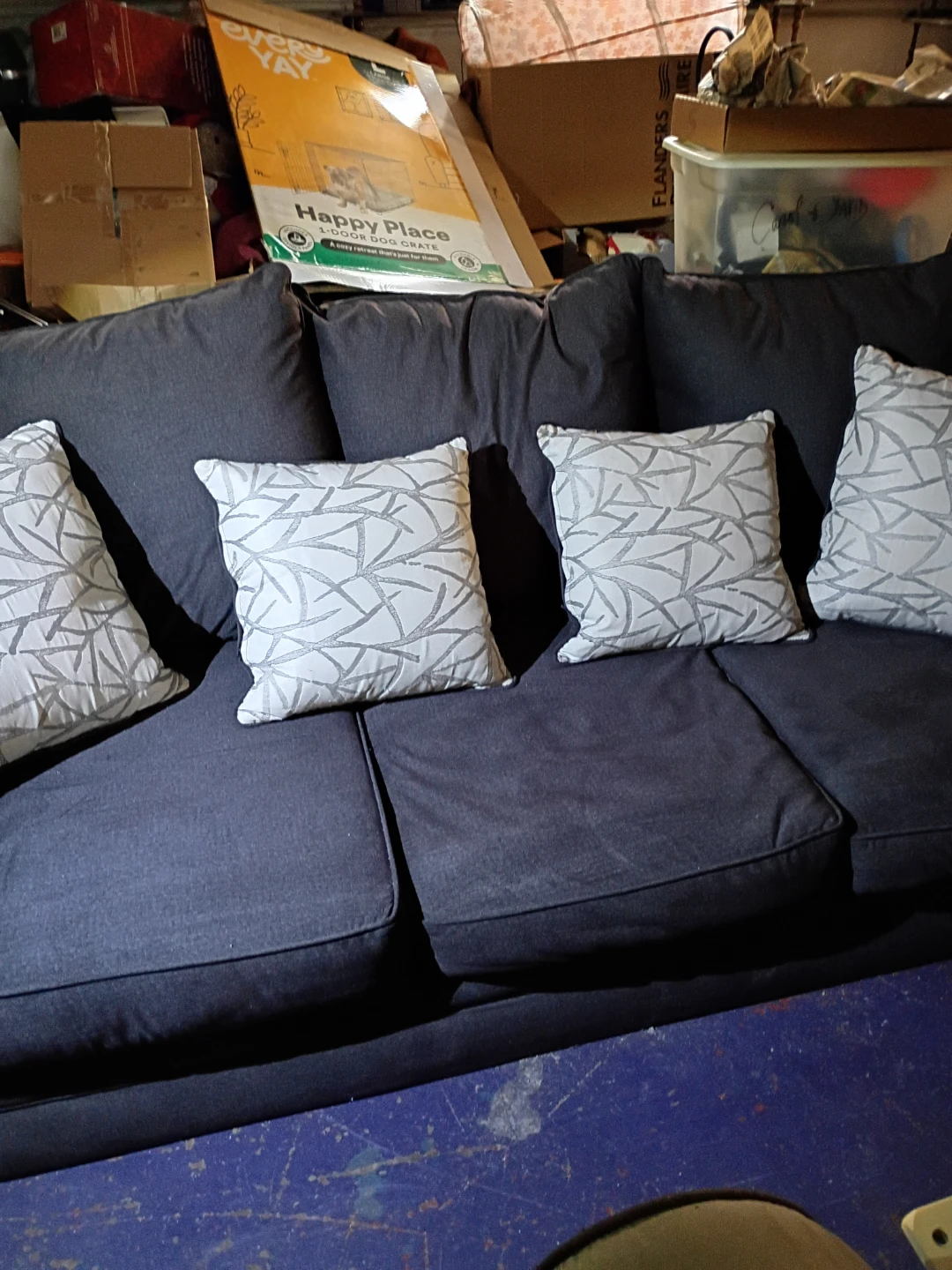 DARK BLUE SOFA WITH DECORATIVE ACCENT THROW PILLOWS - photo 2