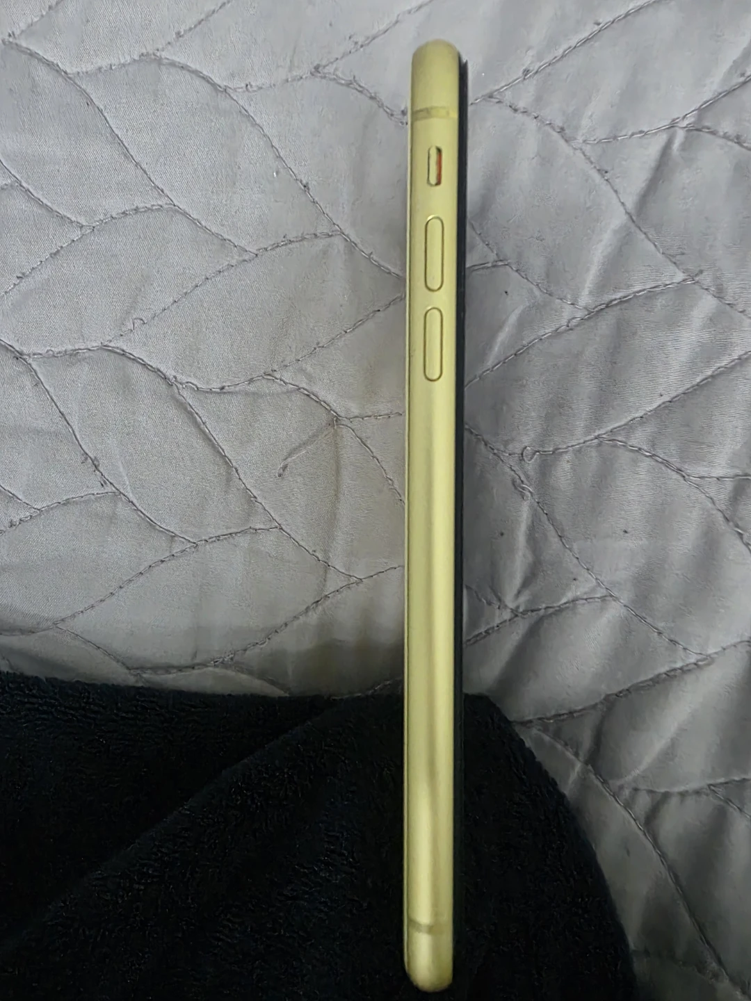 Apple iPhone 11 - Yellow ( No Power ONLY FOR PARTS) - photo 2
