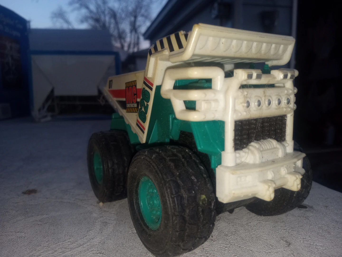 Vintage 90's MC Construction Toy Dump Truck - photo 4