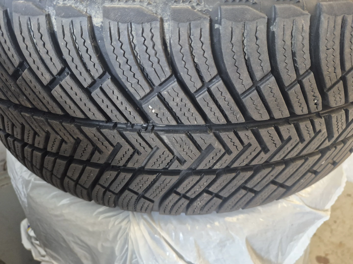 235/40/19,  MICHELIN Pilot Alpin PA4