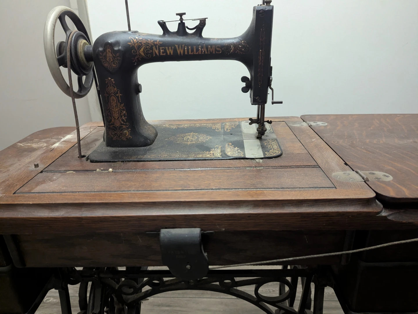 New Williams antique sewing machine - photo 2