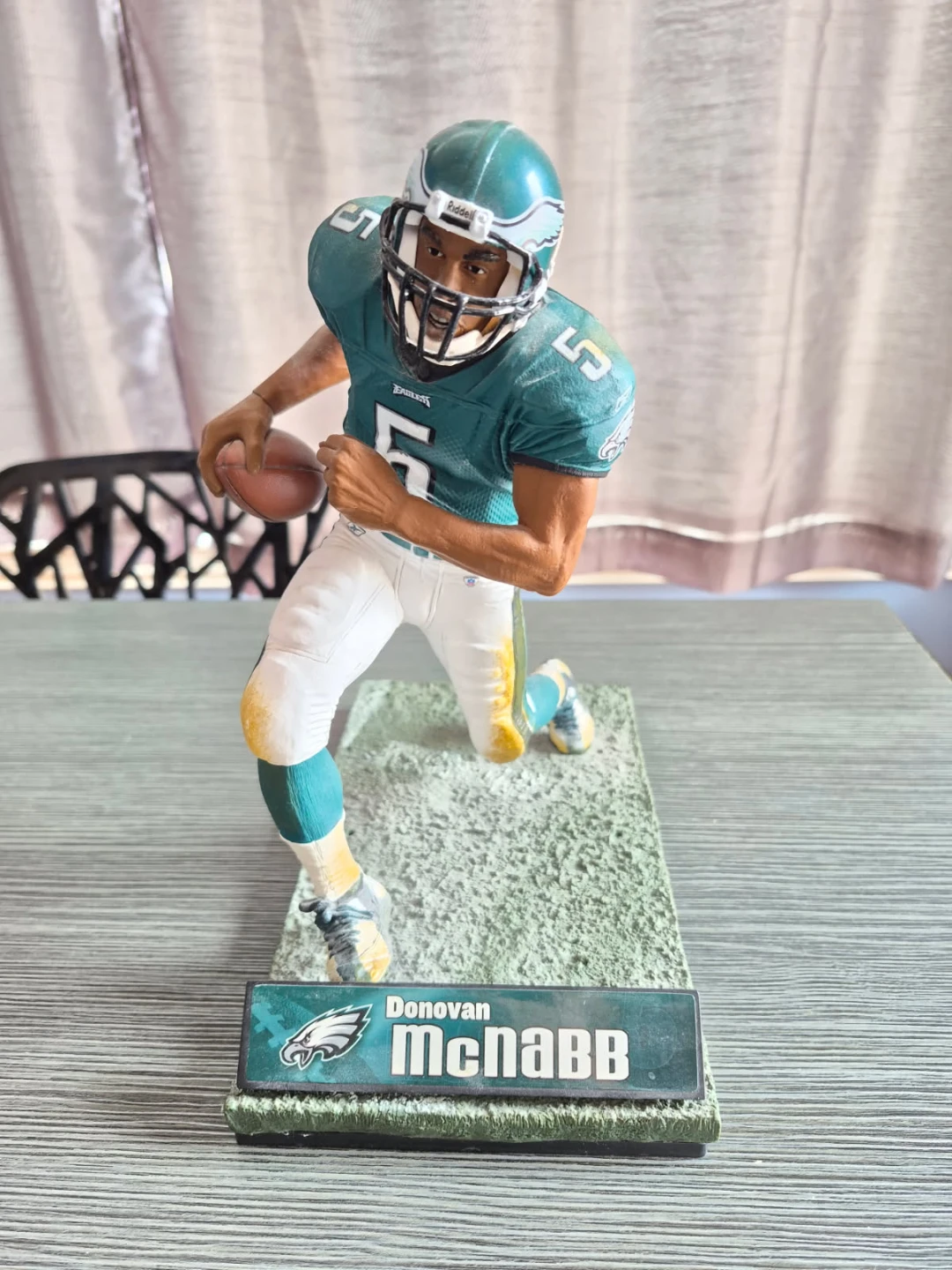 NFL Action Figures ( Manning, McNabb, Favre, Williams and Moss)