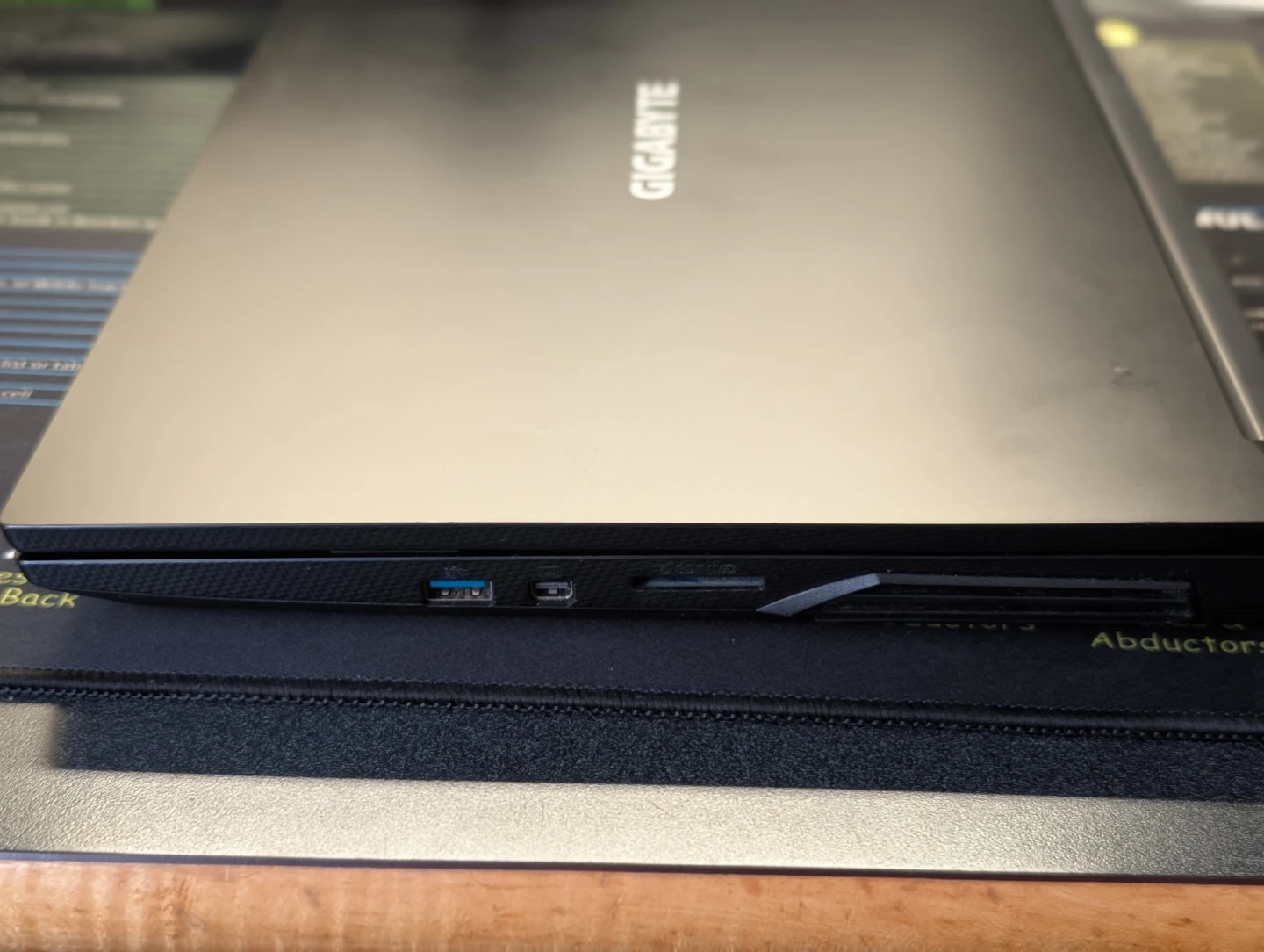 GIGABYTE Laptop - photo 4