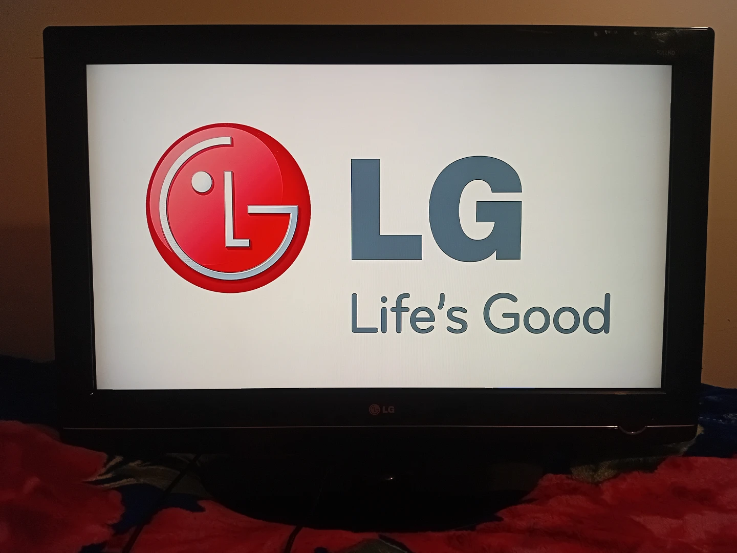 LG 37LG50 37" HD TV