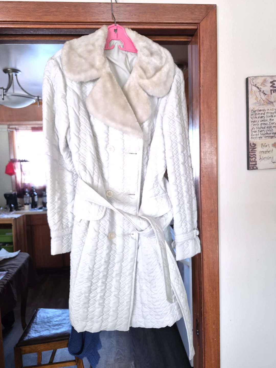 White Quilted Trench Coat with Faux Fur Collar - photo 2