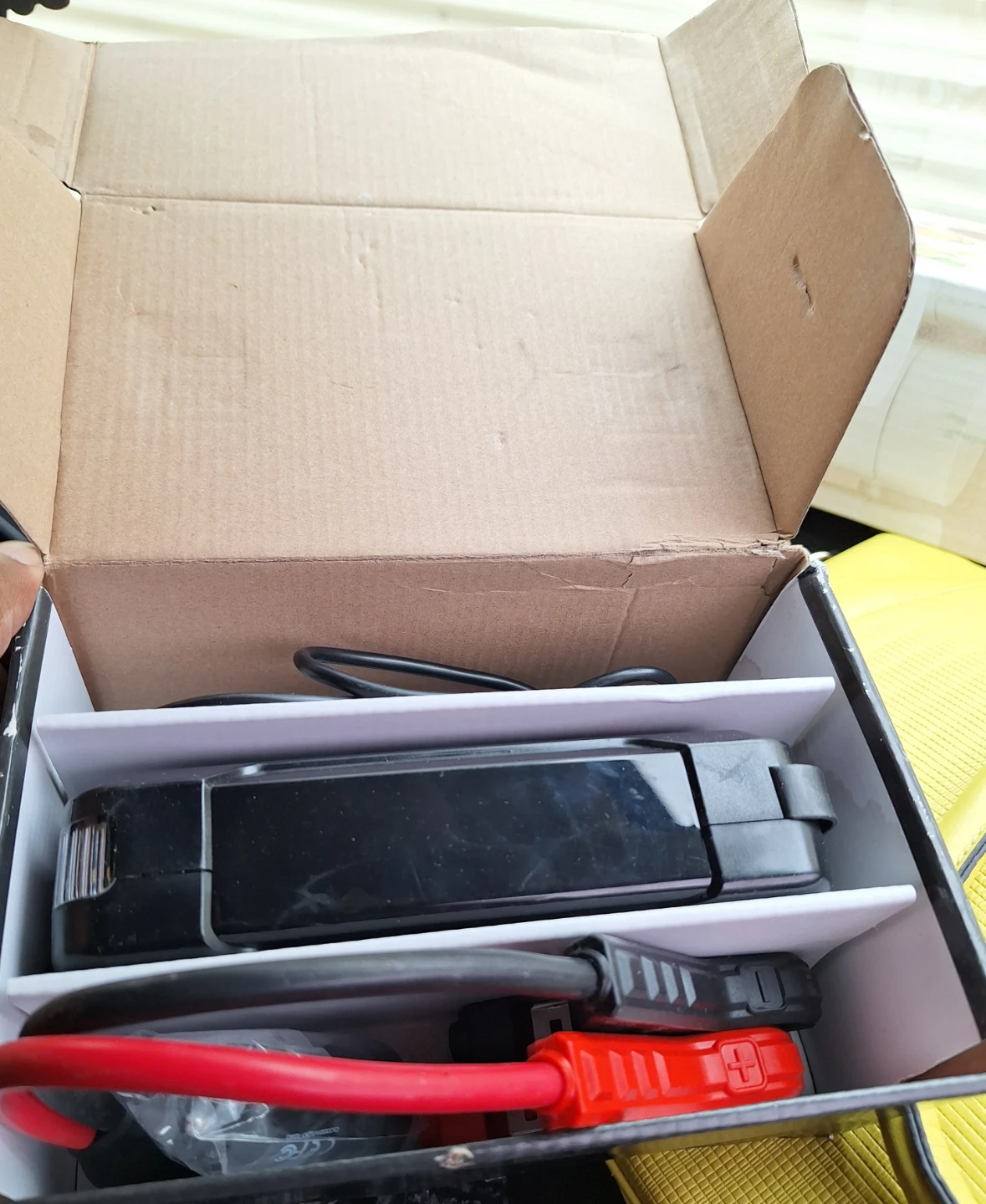 Motomaster Eliminator 750A Jump Starter and Power Bank - photo 2