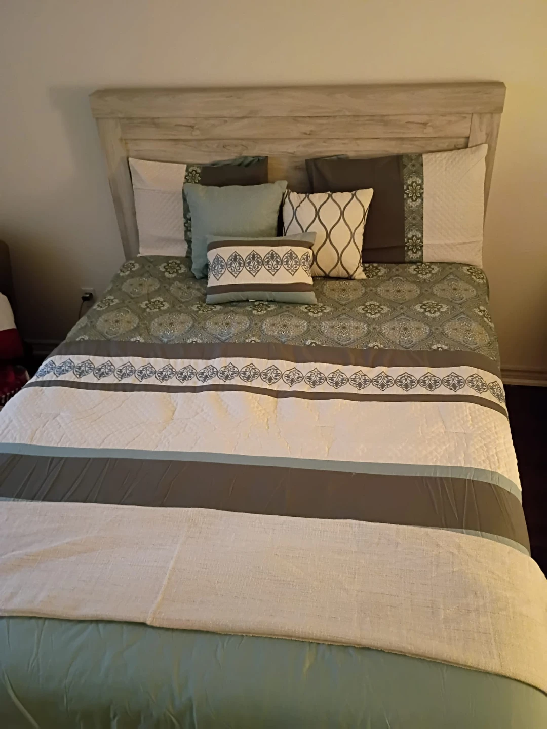 Queen Size Bedding Set with Headboard