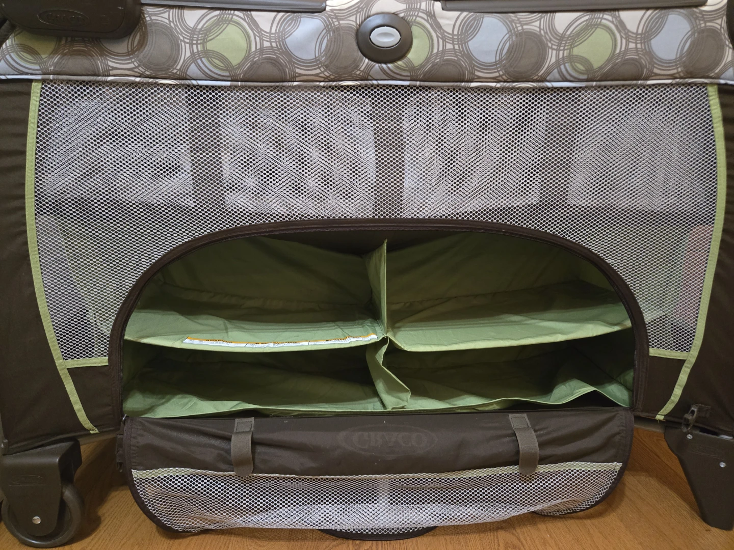 Graco Pack 'n Play with Newborn Bassinet and Changing Station - photo 4