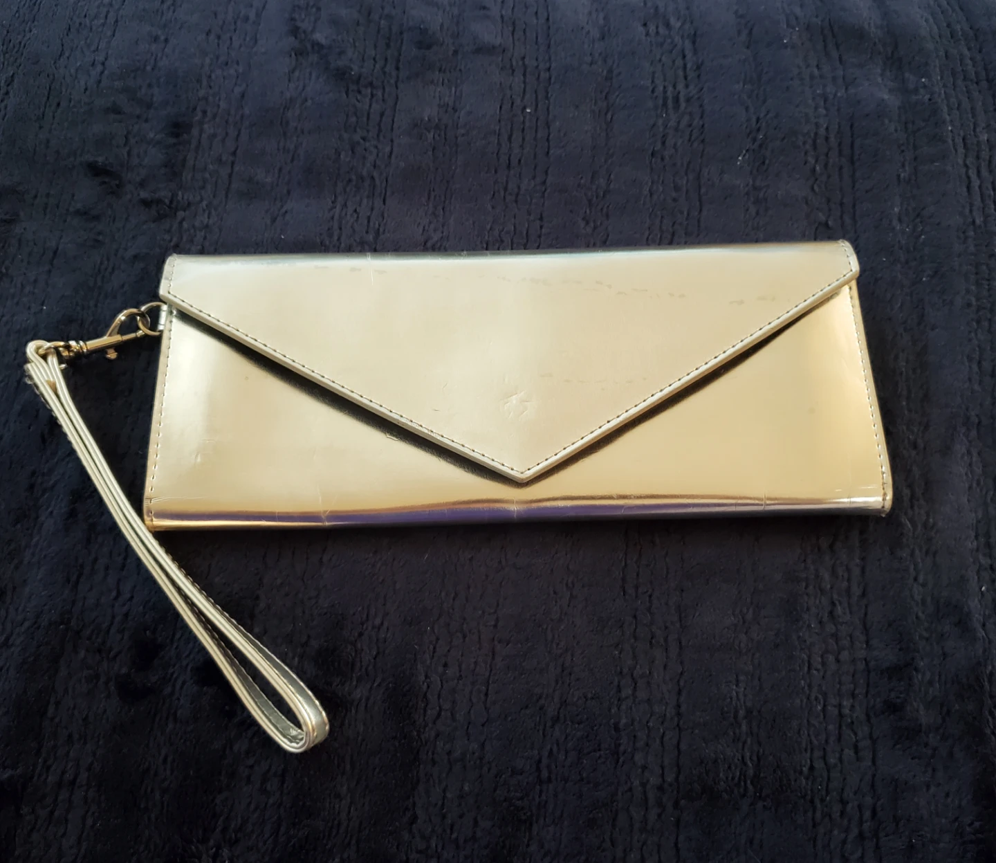 MARC JACOBS Metallic Vinyl Clutch Wallet with Wrist Strap - photo 2
