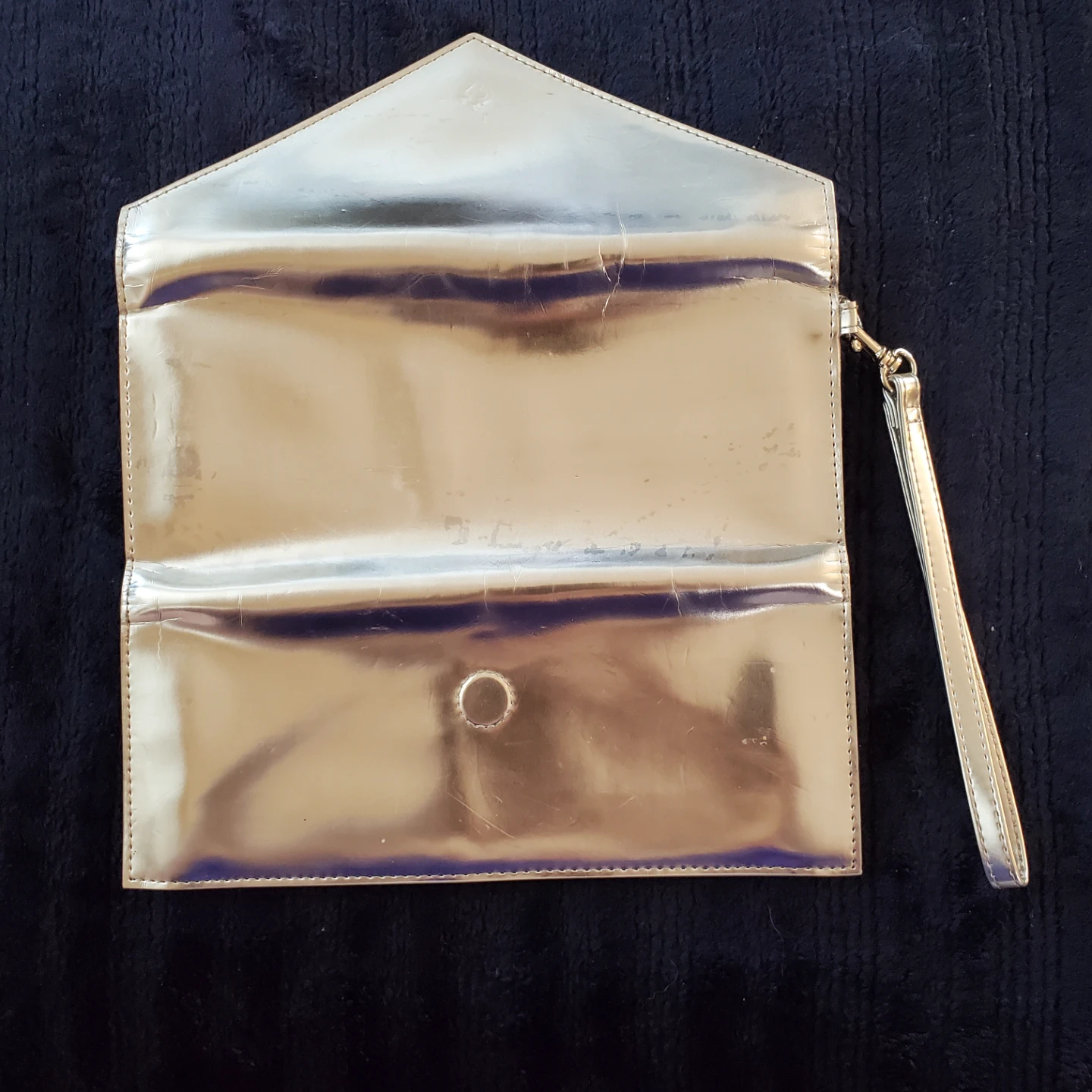 MARC JACOBS Metallic Vinyl Clutch Wallet with Wrist Strap - photo 3