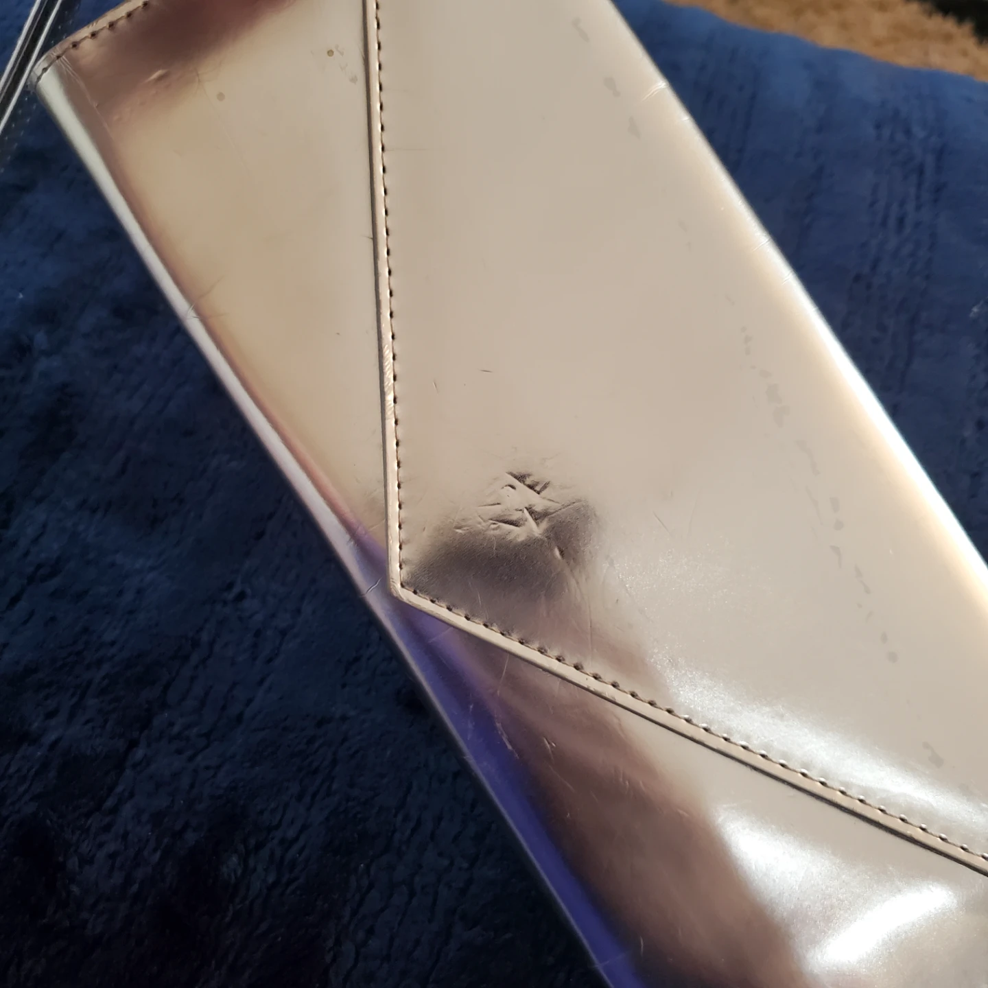 MARC JACOBS Metallic Vinyl Clutch Wallet with Wrist Strap - photo 5