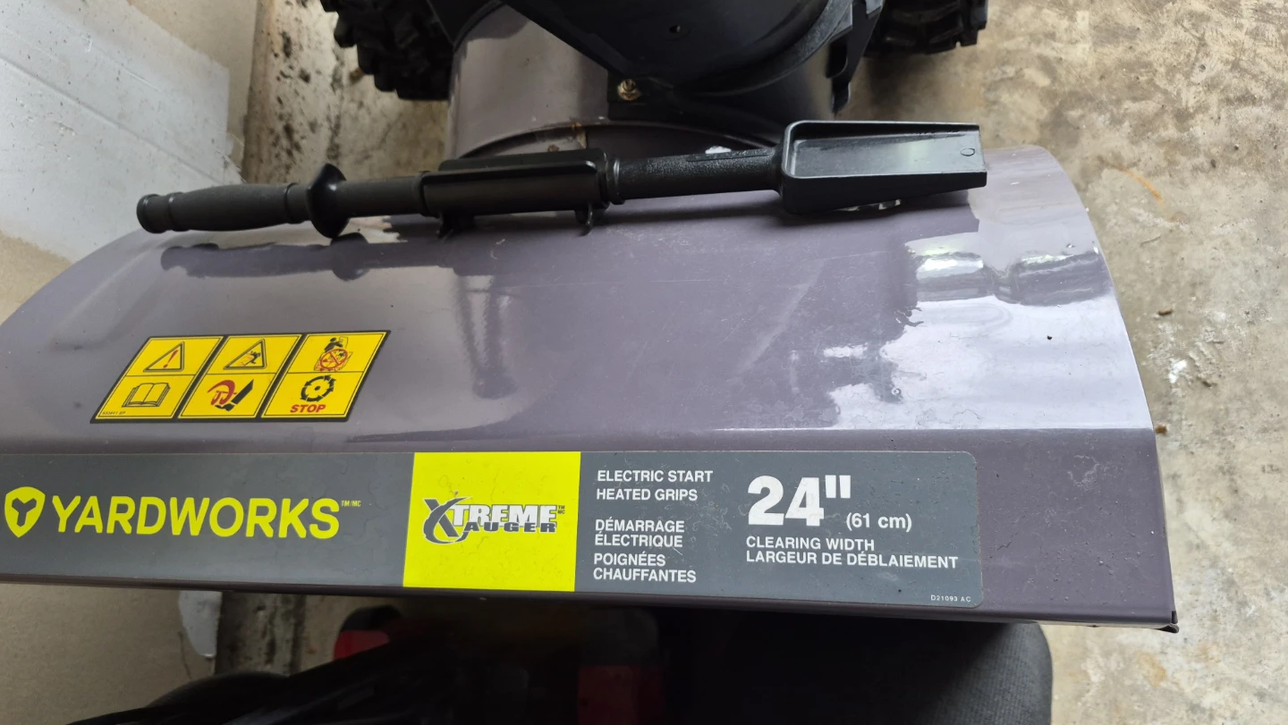Yardworks 24" snowblower with hand warmers - photo 5