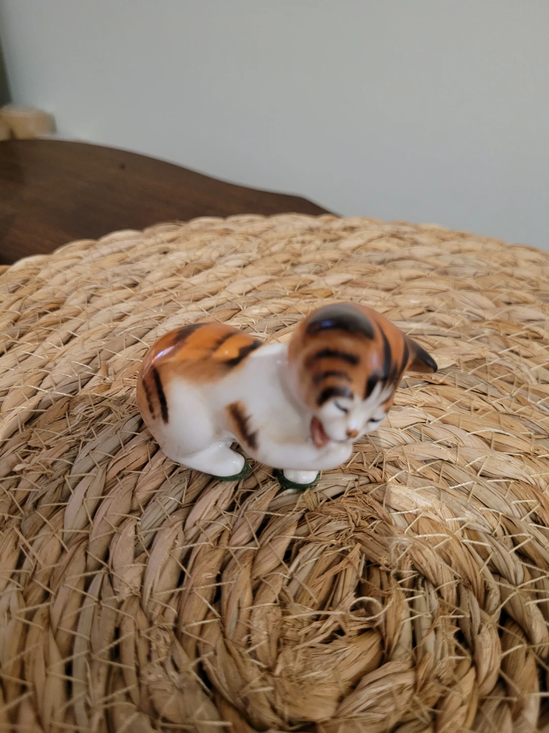 Ceramic Cat Figurine royal doulton hn 2583