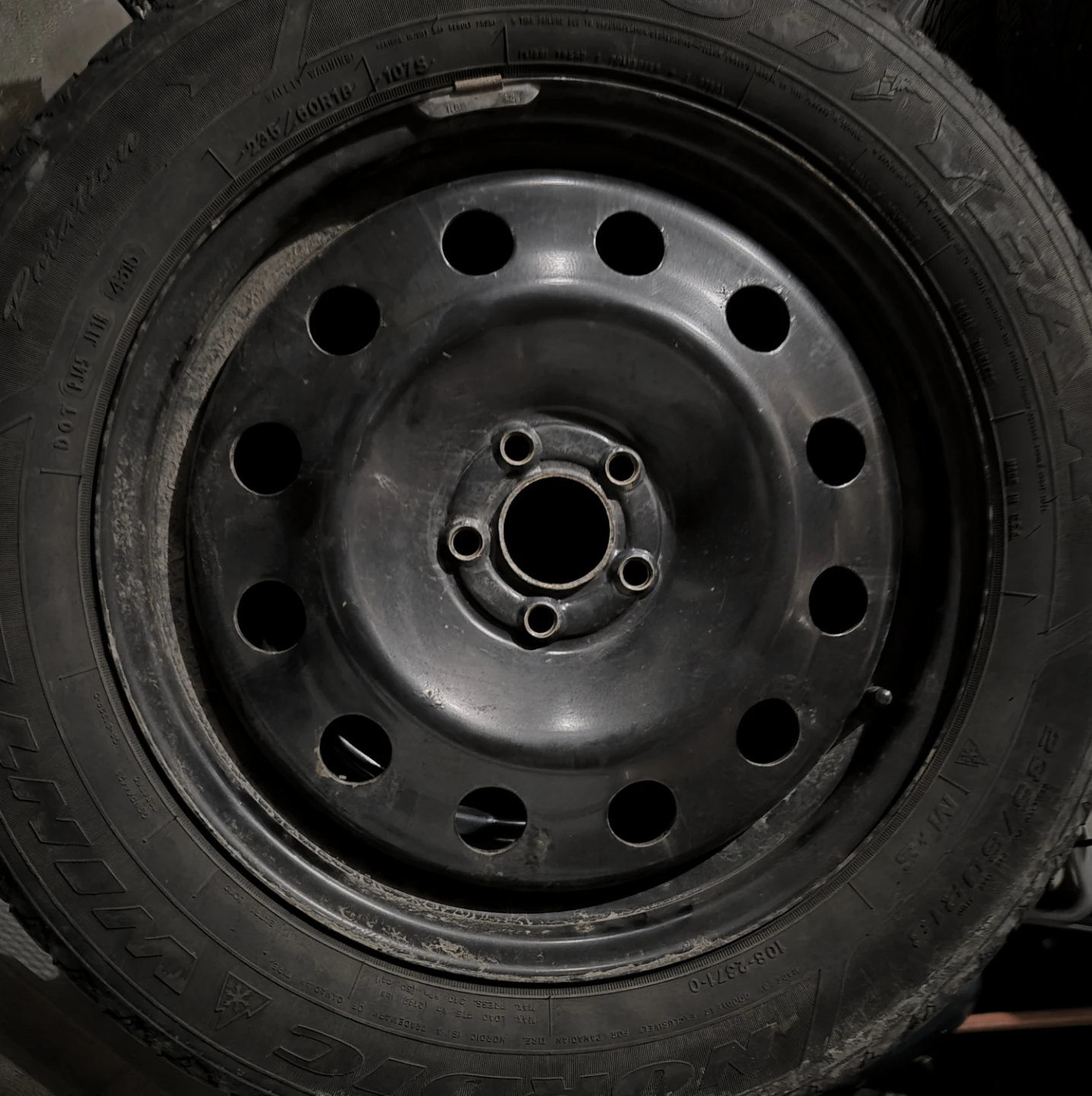 Good Set of 4 Good Year Tires PLUS Rims Size 235 60 R18 *DEAL* - photo 3