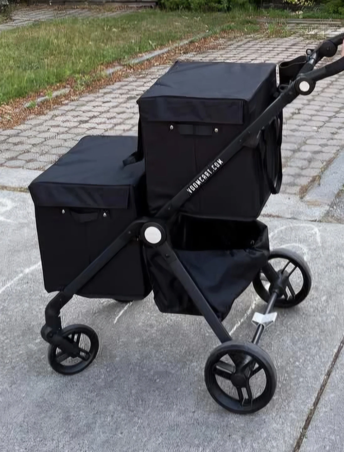 Voom cart in great condition. Ergonomic shopping cart!