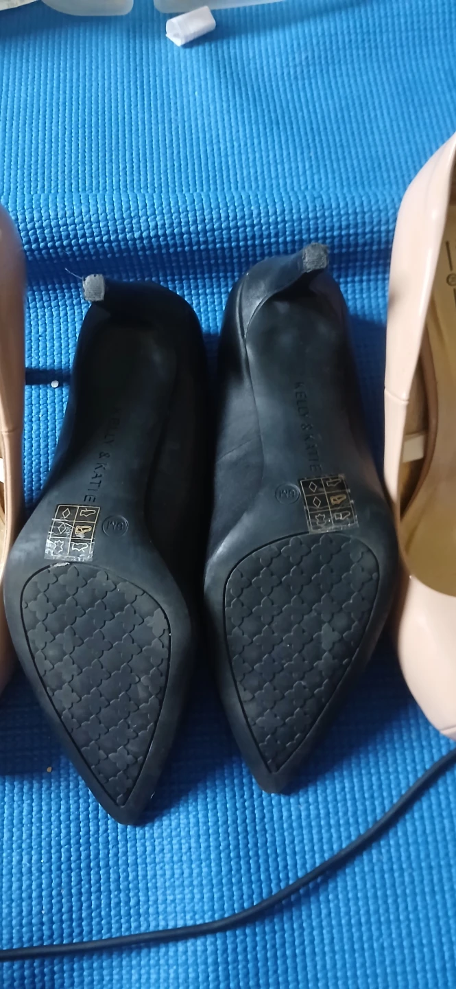 Kelly & Katie Women's Black Pointed Toe Heels Size 8