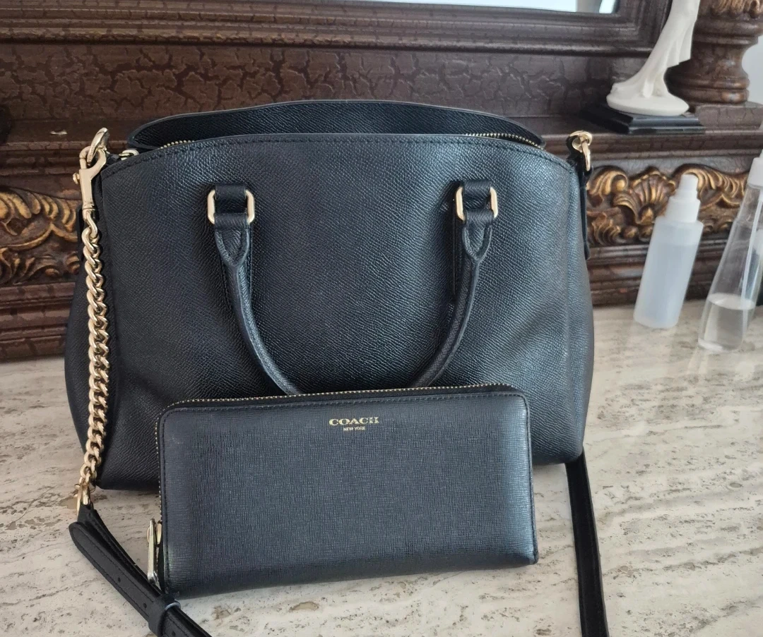 🔥Hot deal this week only🔥Coach Black bag and Wallet Set