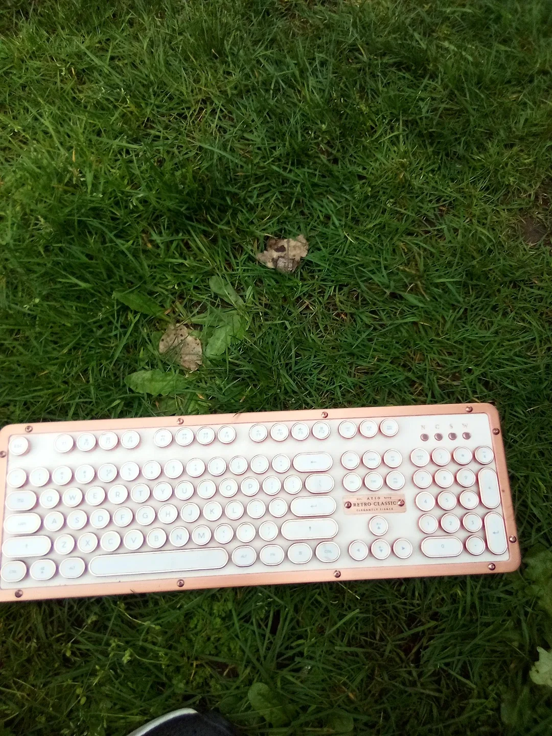 AZIO Retro Classic Keyboard - Rose Gold