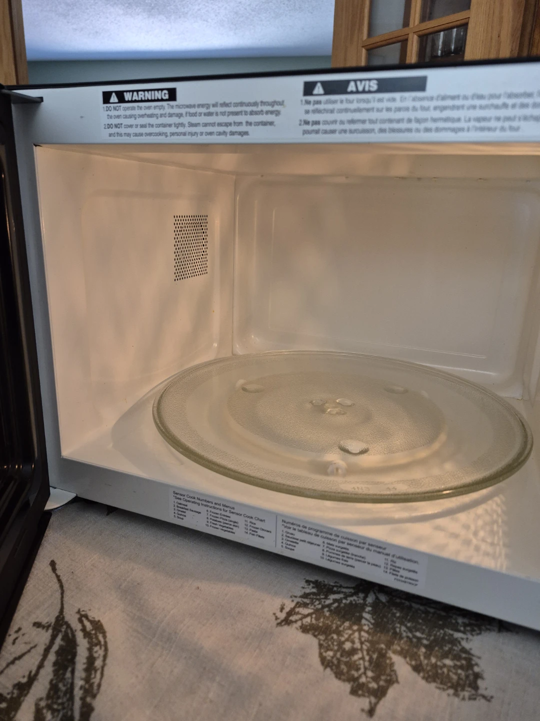 Panasonic Inverter Microwave Oven model# NN-St6765 - photo 2