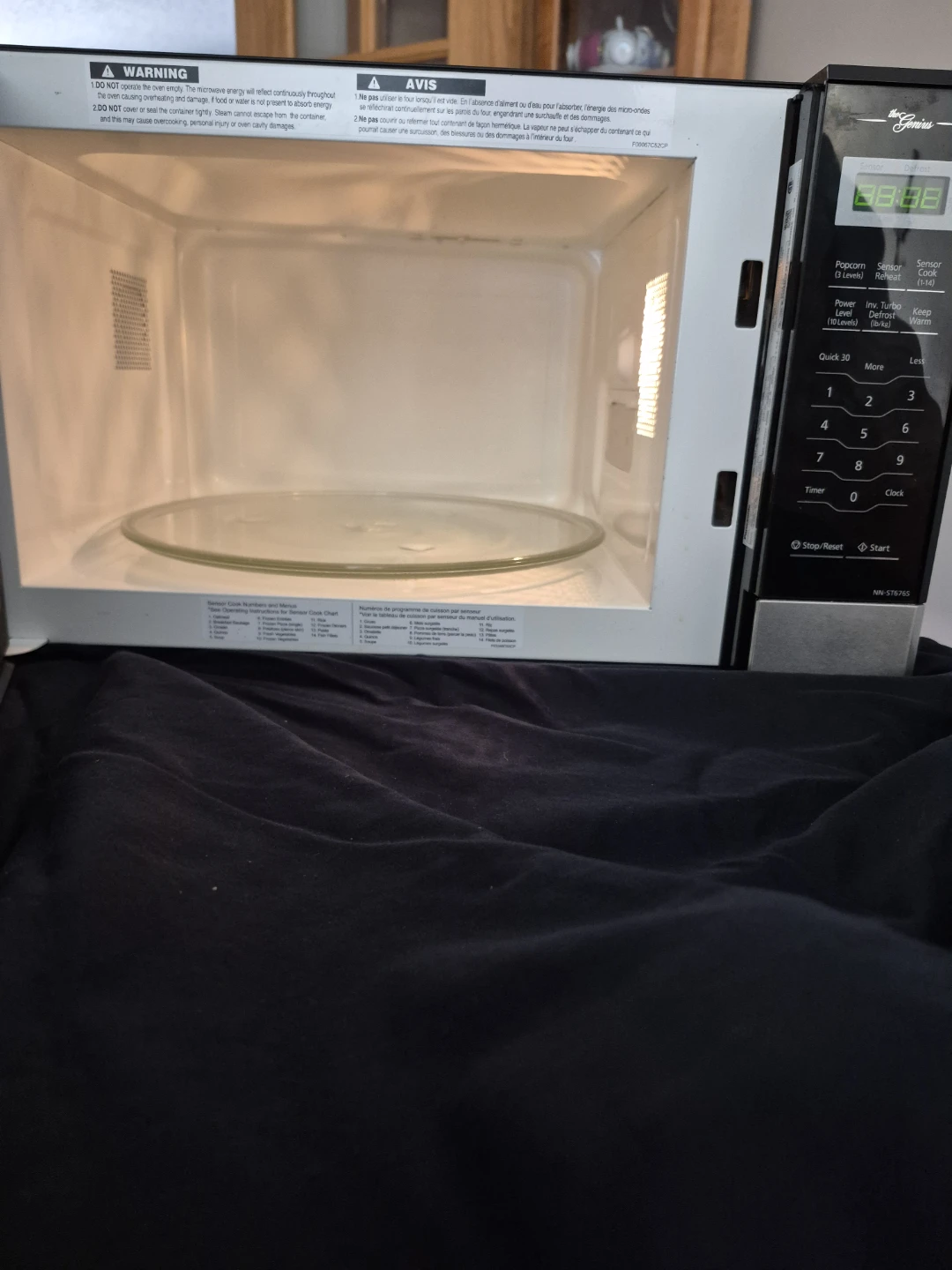 Panasonic Inverter Microwave Oven model# NN-St6765 - photo 3