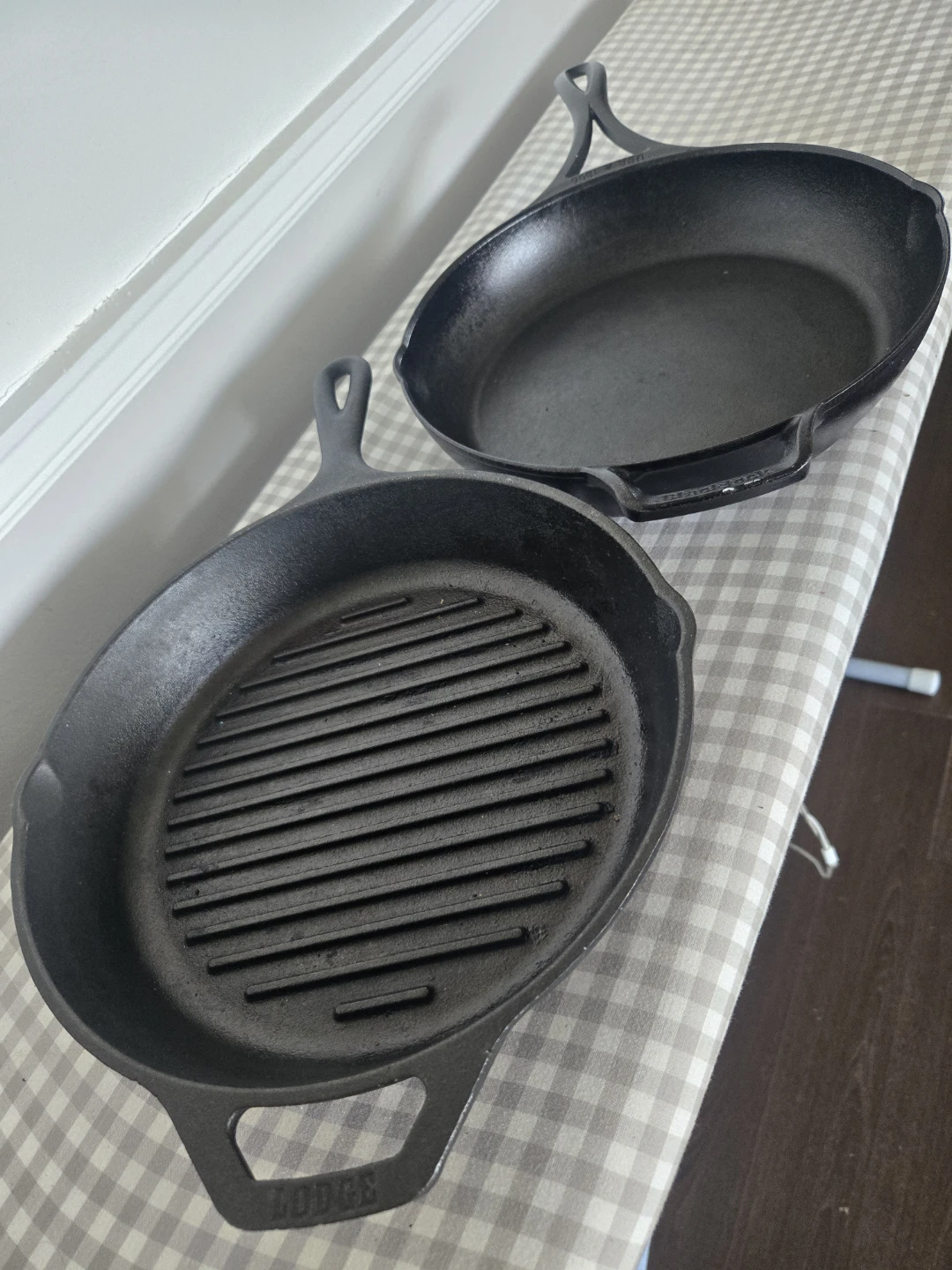 Lodge Cast Iron Skillet and Grill Pans 🌱