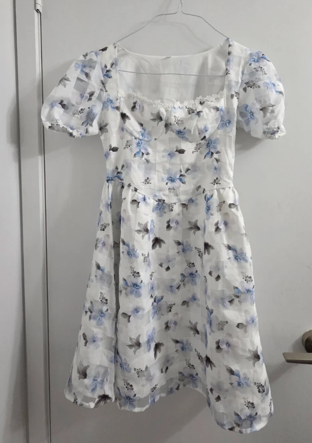 White Floral Puff Sleeve Dress