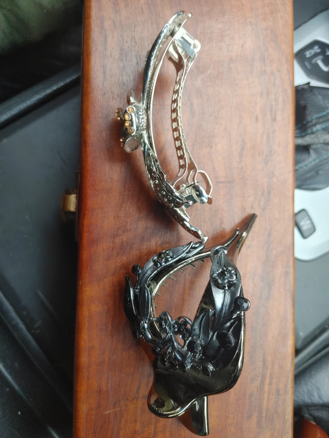 Two decorative hair clips