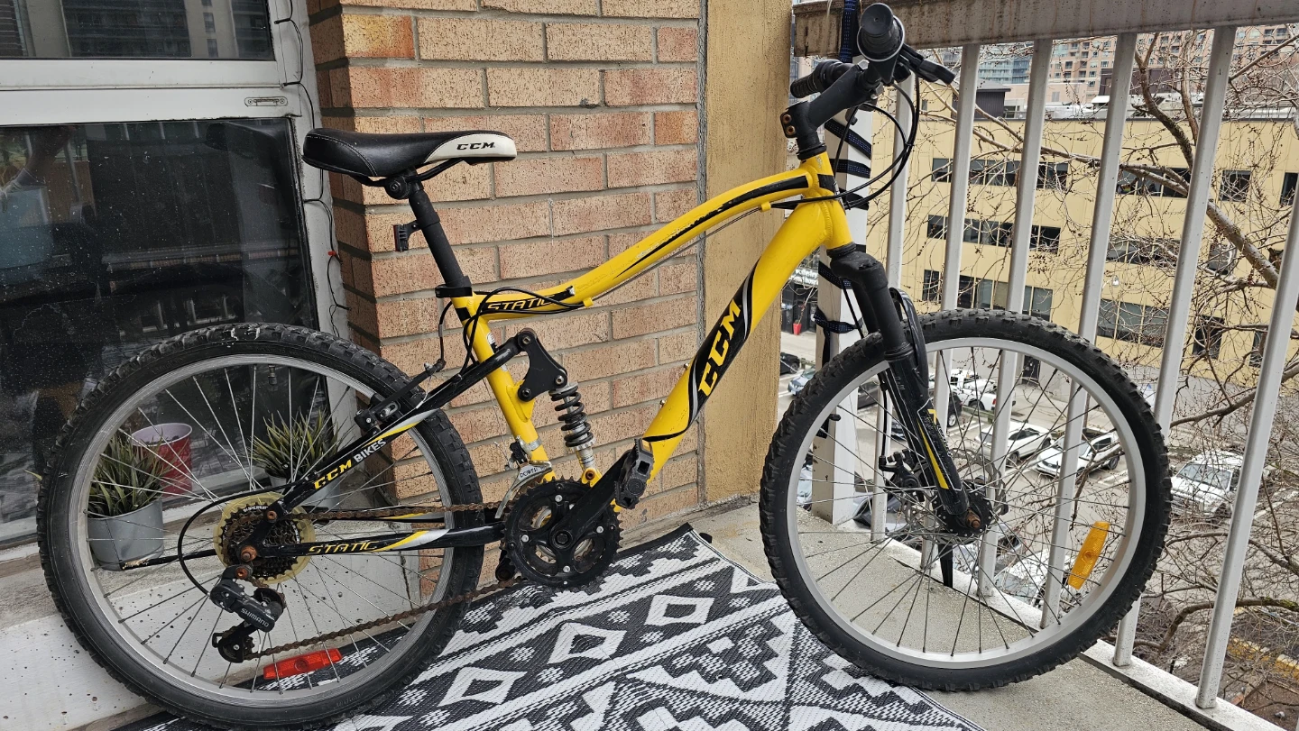 CCM Static 24" Youth Full-Suspension Mountain Bike