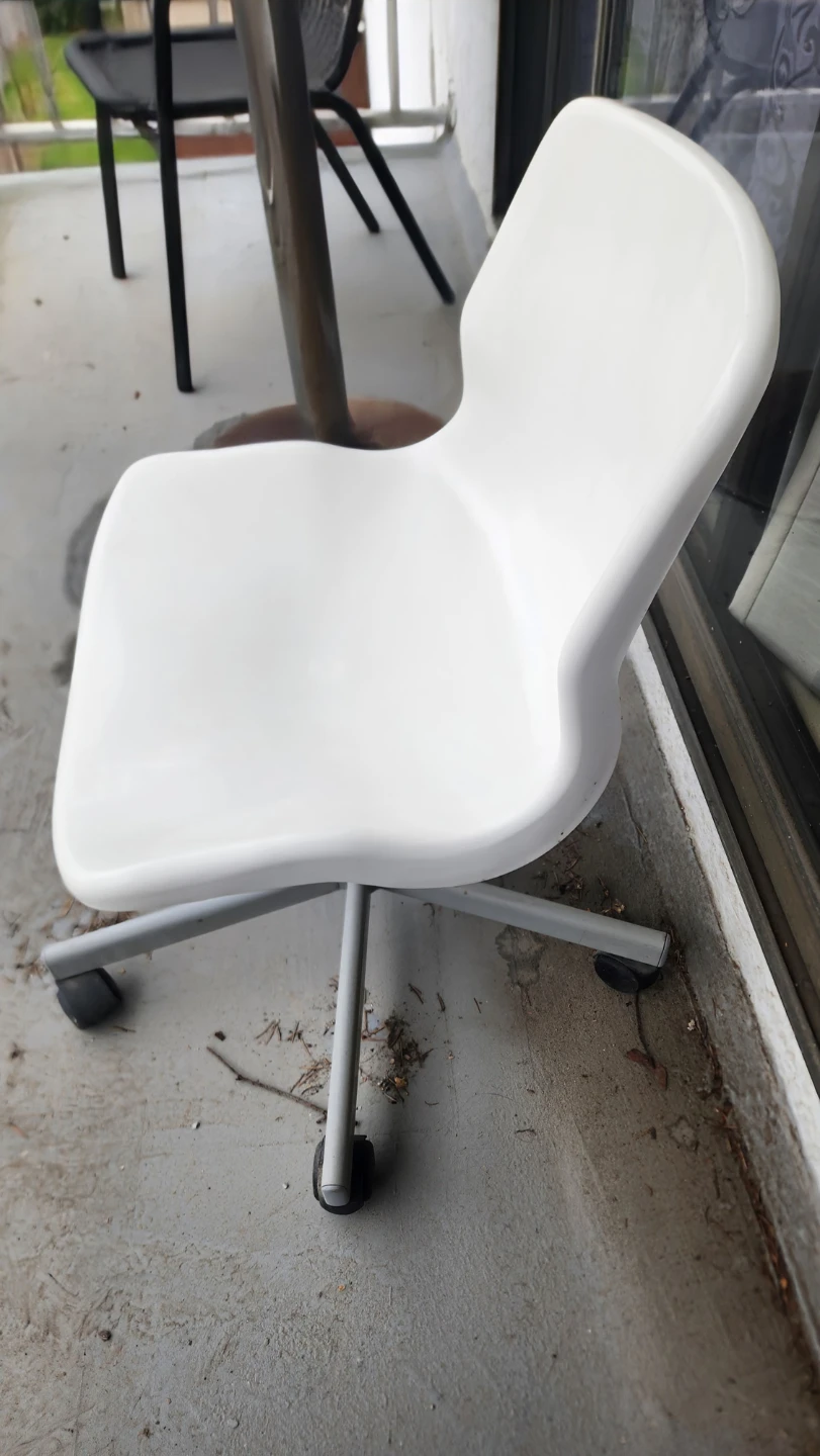 White Swivel Office Chair - photo 2