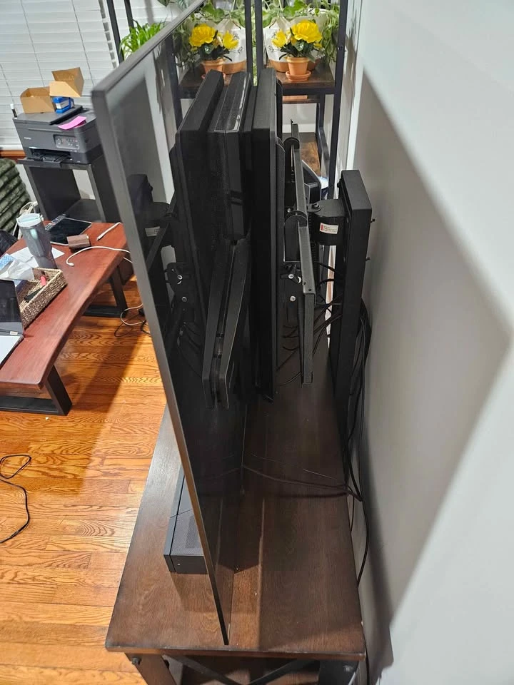 TV Stand with Removeable TV Mount - photo 3