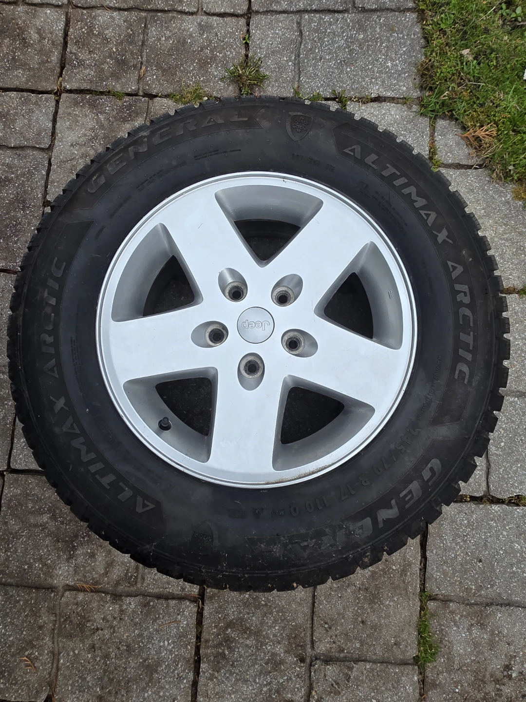 Jeep Snow tire on rim