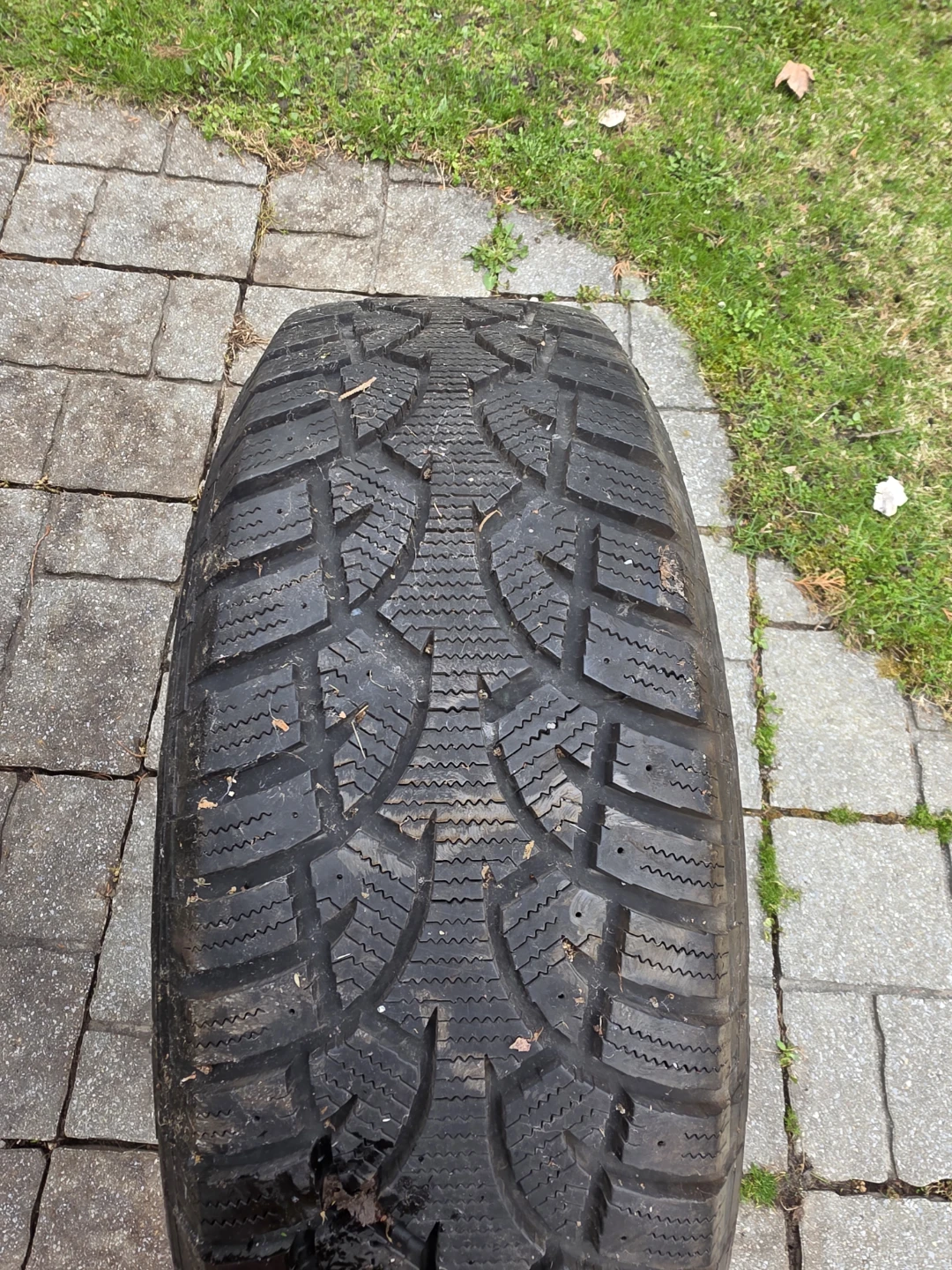 Jeep Snow tire on rim - photo 2