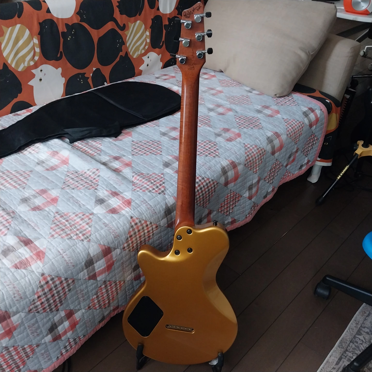 Gold Electric Guitar lg p90 gold - photo 3