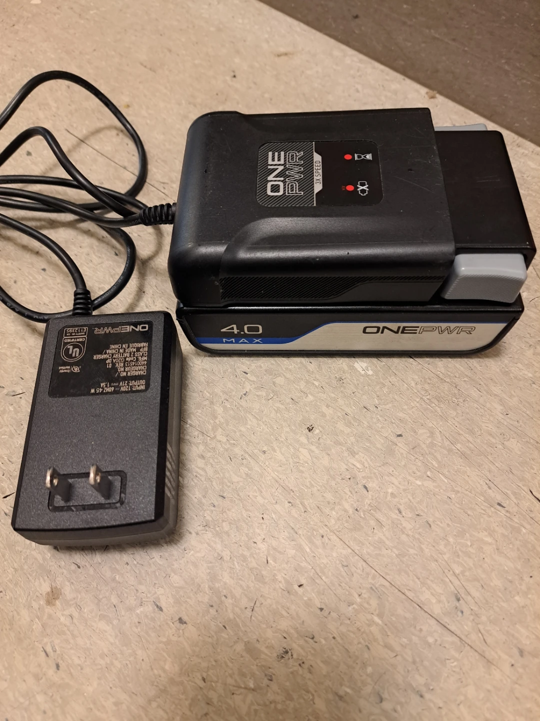 HOOVER ONE+PWR 18V 4.0 Ah Battery, Charger & Adapter