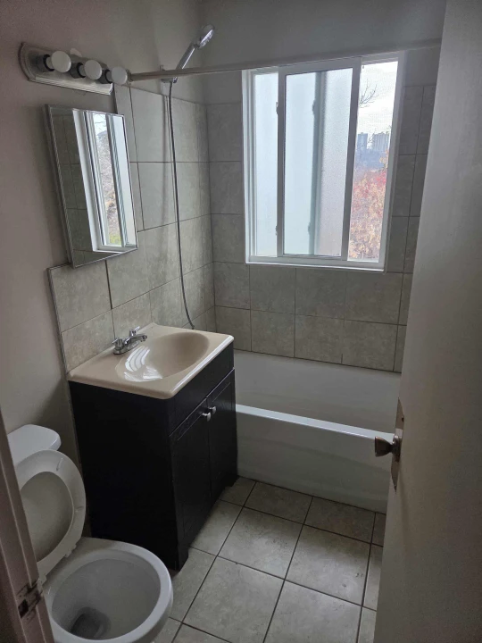 Apt for rent 1049 $ - photo 3