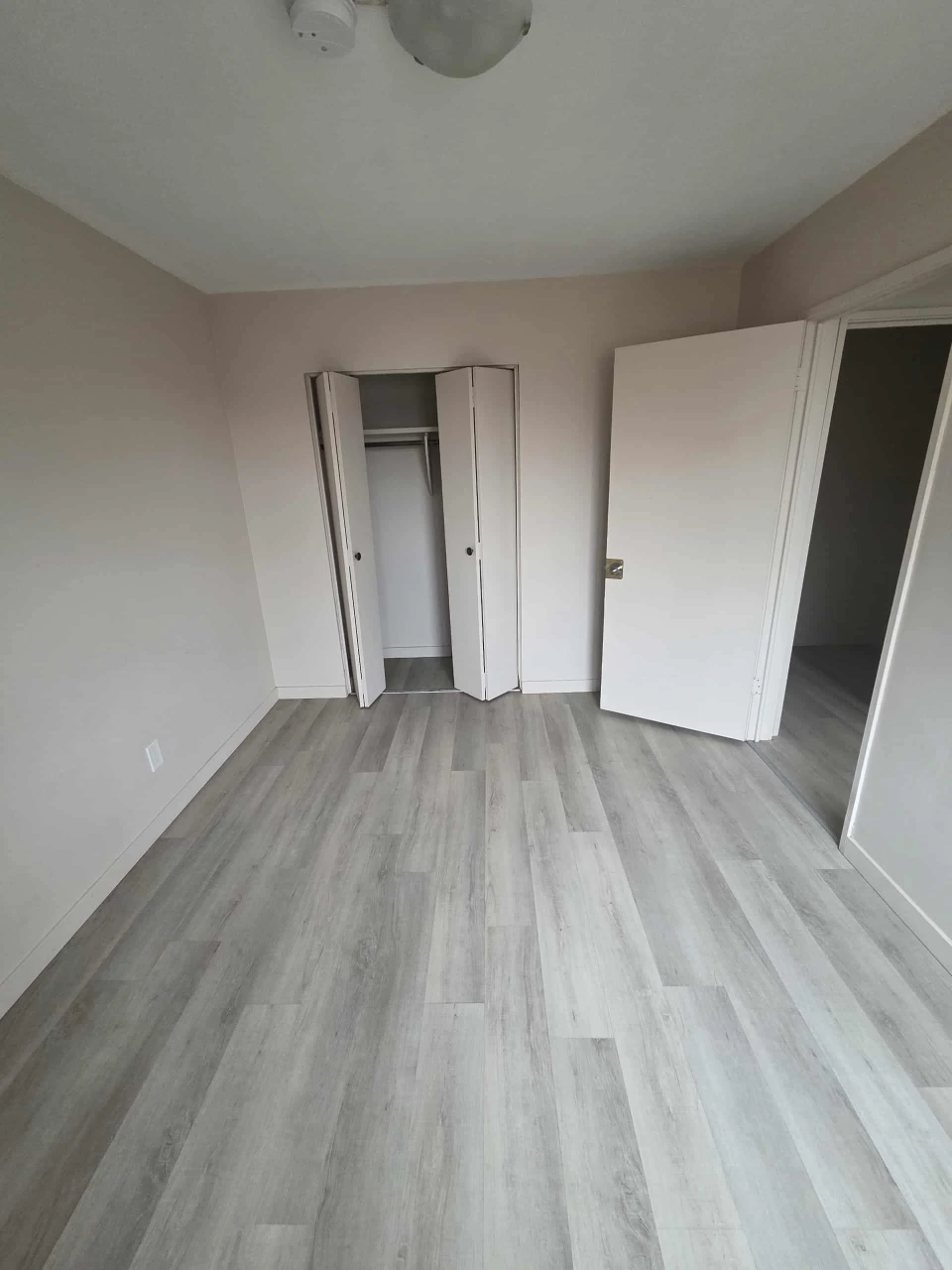 Apt for rent 1049 $ - photo 4
