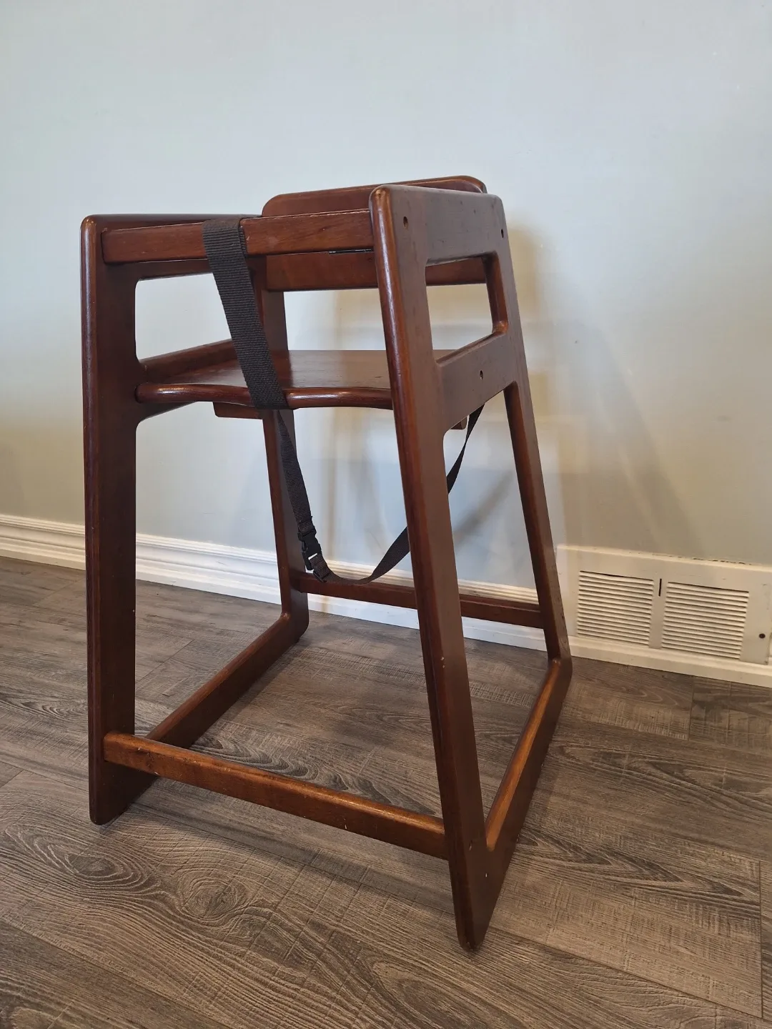 Wooden High Chair with Safety Strap - photo 4