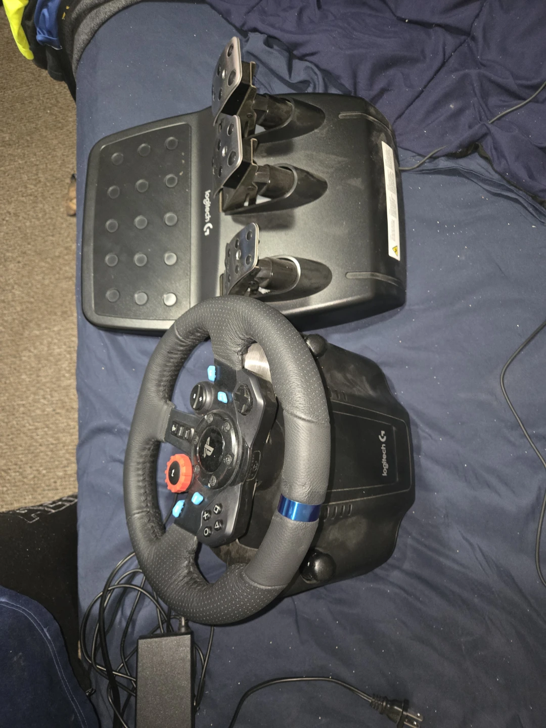 Logitech G Driving Force Steering Wheel and Pedals for PS4/PS5 - photo 2