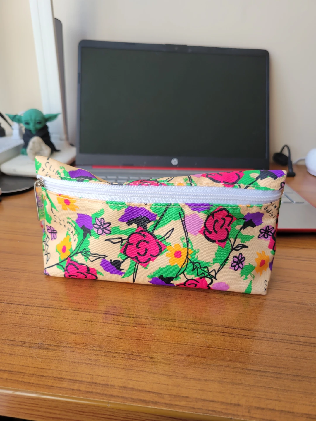 Clinique Floral Print Cosmetic Bag - photo 2