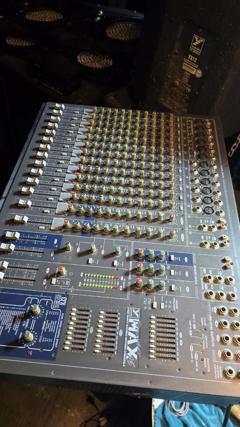 Yorkville powered mixer, powermax 16