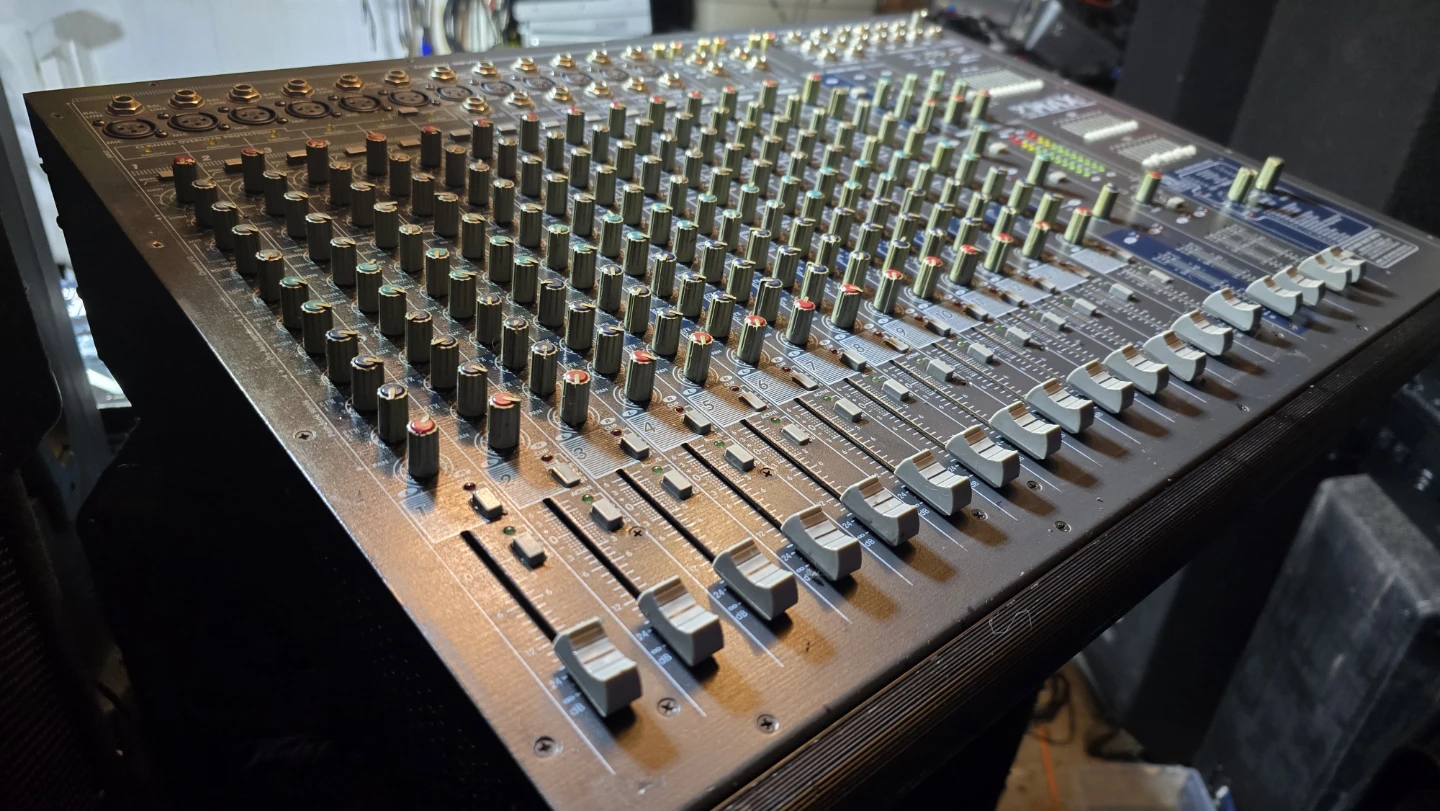 Yorkville powered mixer, powermax 16 - photo 5