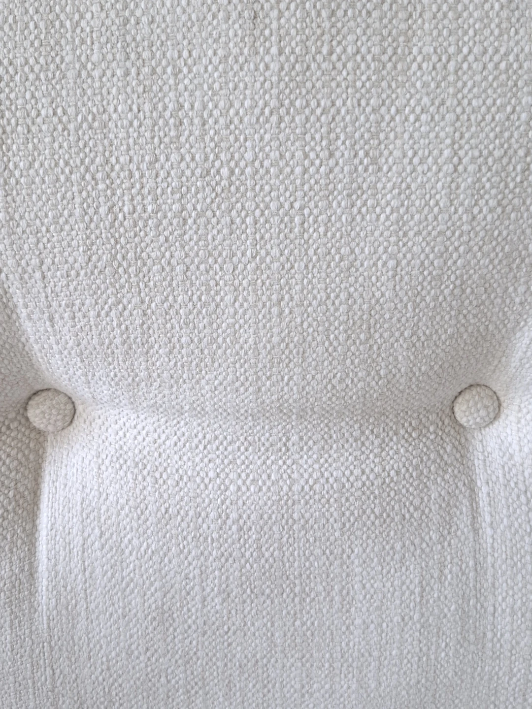 White accent chair with tufted back - photo 4