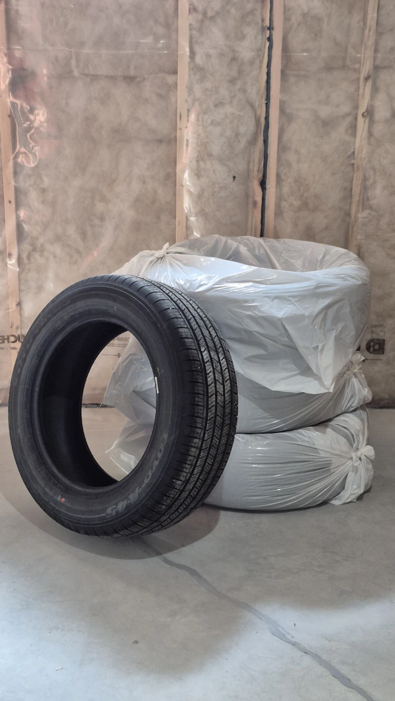 Set of 4 Toyo Tires P235/60R18 102H