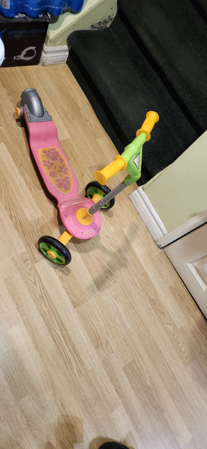 Fisher-Price Pink 3-Wheel Scooter - photo 3