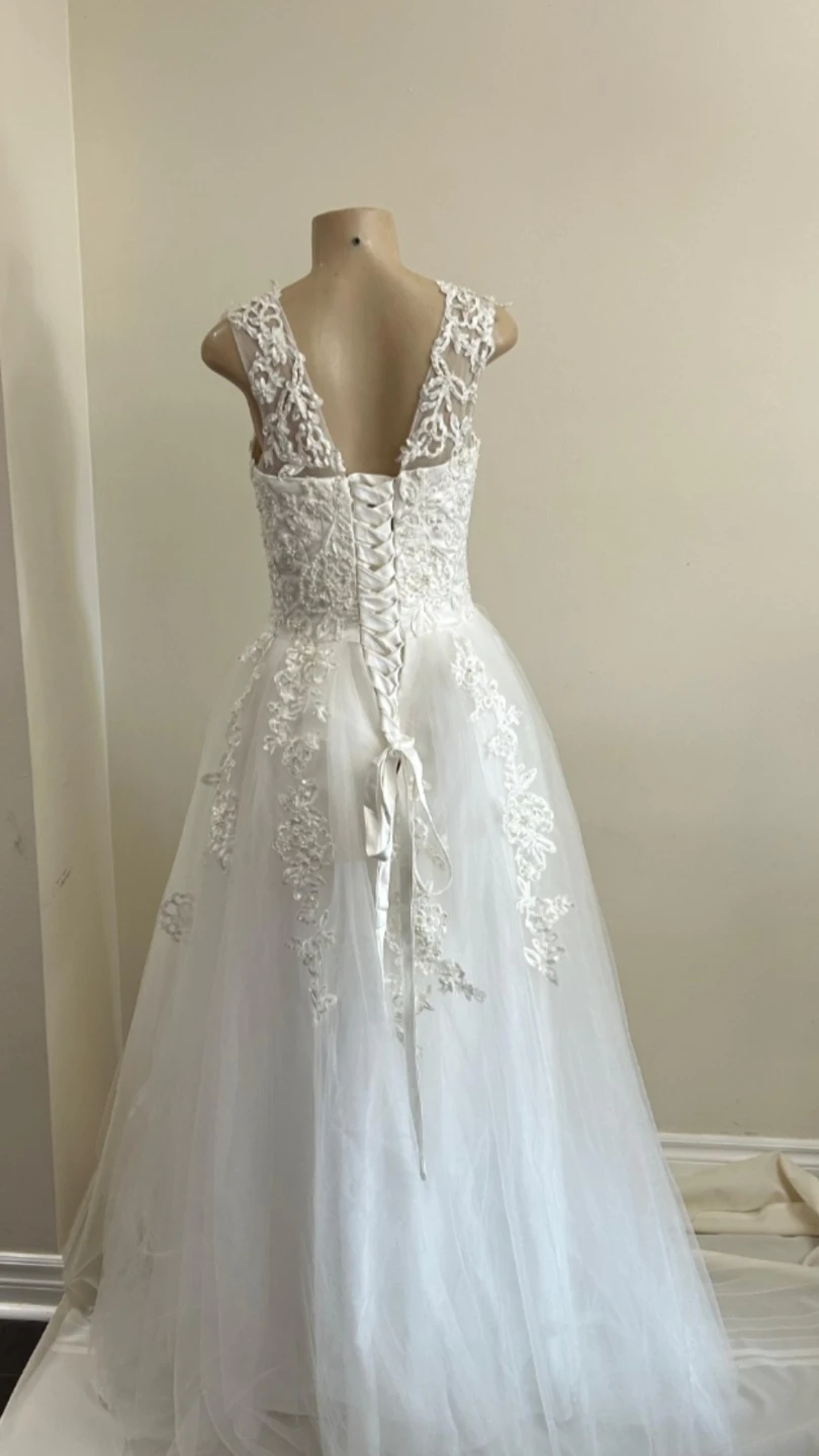 New Wedding Dress - Size Small