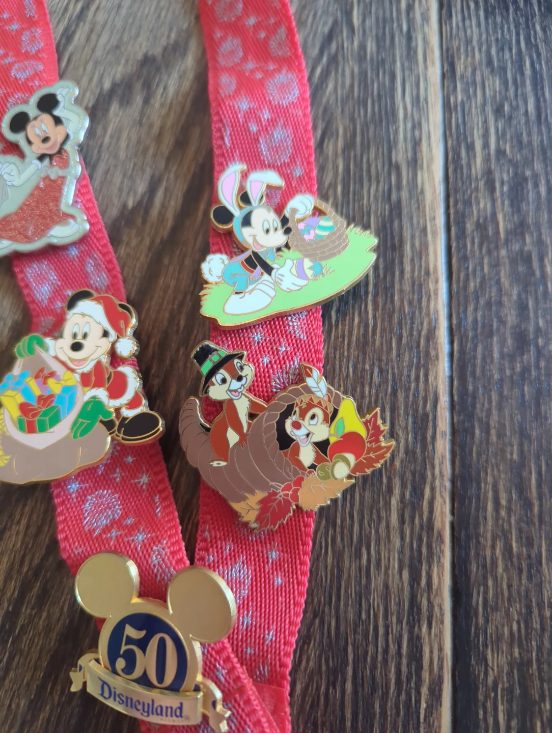 Disneyland Pin Set - photo 4