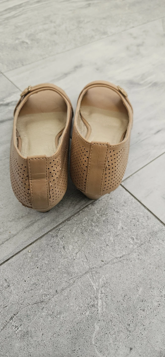 Bata Women's Tan Perforated Ballet Flats Size 6.5 - photo 2