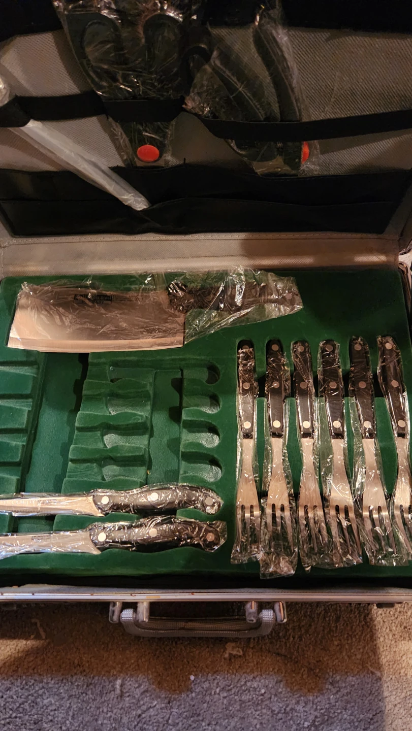 CAN-PRO Canada Knife Set with Silver Briefcase - photo 3