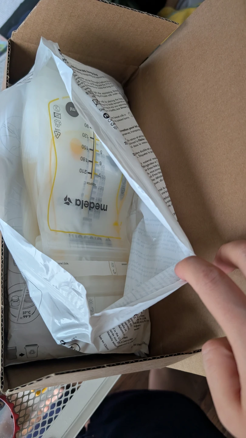Medela Breast Milk Storage Bags (approximately 100 Count) - photo 2