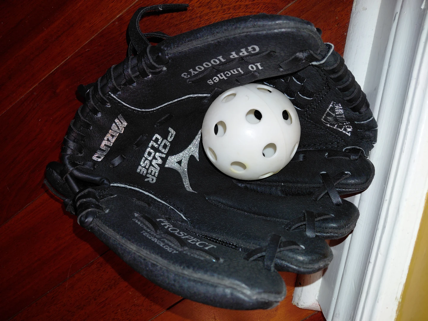 Tee,Mizuno Power Close Baseball Glove, bats & Training Balls - photo 2